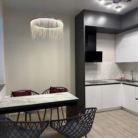 Lux Apartment & Центр,Жк Театральний Rivne Ngoại thất bức ảnh