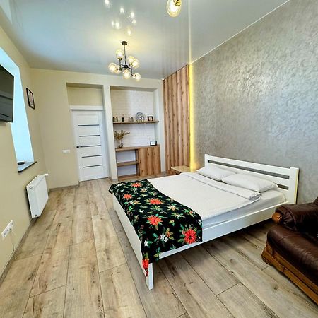 Lux Apartment & Центр,Жк Театральний Rivne Ngoại thất bức ảnh