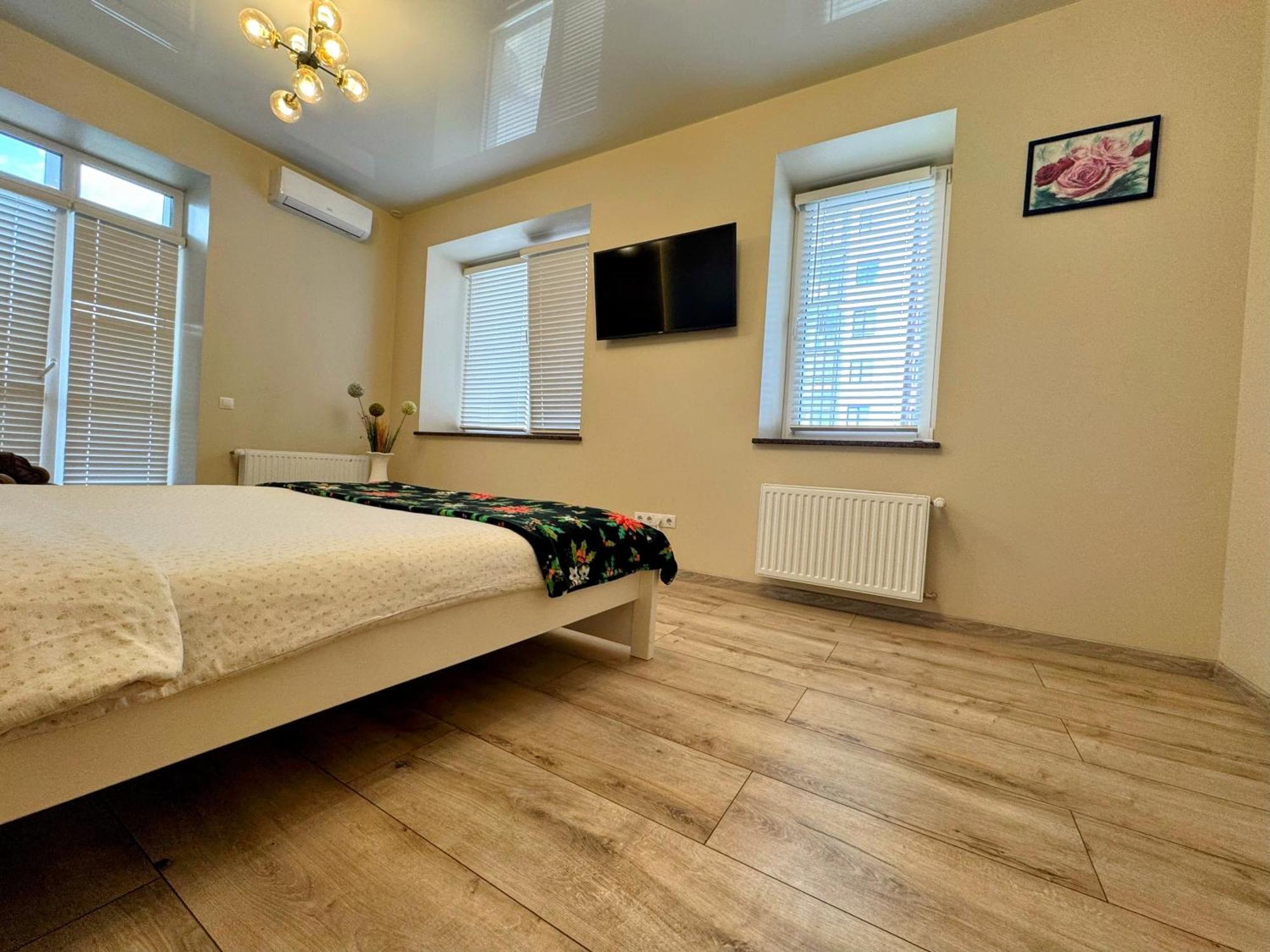 Lux Apartment & Центр,Жк Театральний Rivne Ngoại thất bức ảnh
